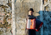 Giuseppe Oliveto, cantautore e polistrumentista di origini calabro-lucane, presenta il nuovo singolo “Giorni normali”
